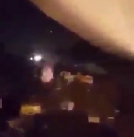 بكاميرا هاتفه.. متظاهر عراقي يوثق لحظة إصابته في كربلاء! فيديو صورة رقم 3