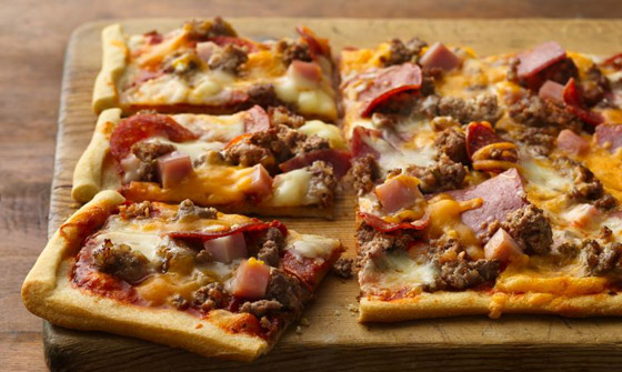 إليكم طريقة تحضير بيتزا باللحم على الطريقة الأمريكية صورة رقم 2