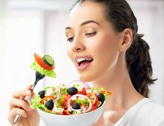 4 عادات أثناء تناول الطعام تساعد على خسارة الوزن صورة رقم 1