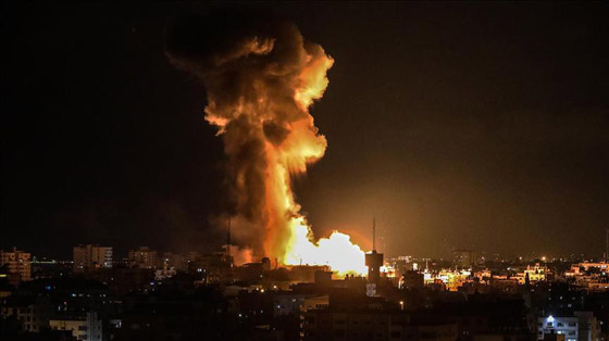 فيديو للحظة الدمار.. صاروخ إسرائيلي يهدم منزلا فلسطينيا صورة رقم 3