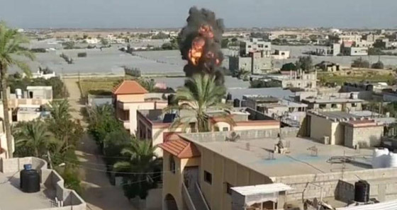 فيديو للحظة الدمار.. صاروخ إسرائيلي يهدم منزلا فلسطينيا صورة رقم 2