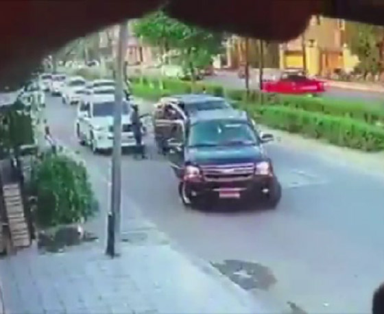 بالفيديو: لحظة اختطاف مسؤول في وزارة الداخلية العراقية صورة رقم 3