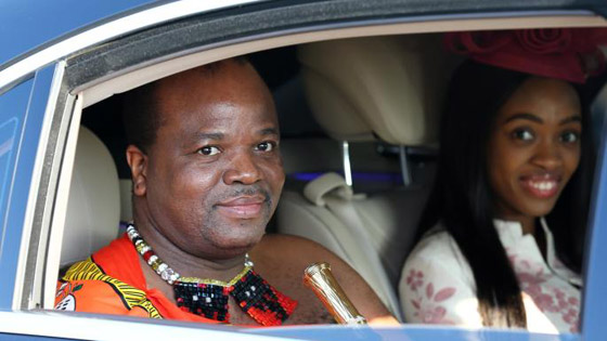 ملك إفريقي يستفز شعبه الفقير بشراء أسطول سيارات فارهة بـ 17 مليون دولار لزوجاته الـ 14! صورة رقم 8