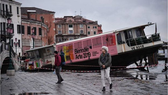 فيضانات البندقية: المدينة الإيطالية تواجه أعلى موجة مدّ منذ أكثر من 50 عاما صورة رقم 16
