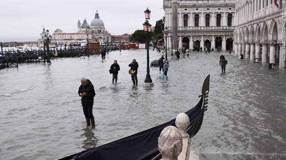 فيضانات البندقية: المدينة الإيطالية تواجه أعلى موجة مدّ منذ أكثر من 50 عاما صورة رقم 6