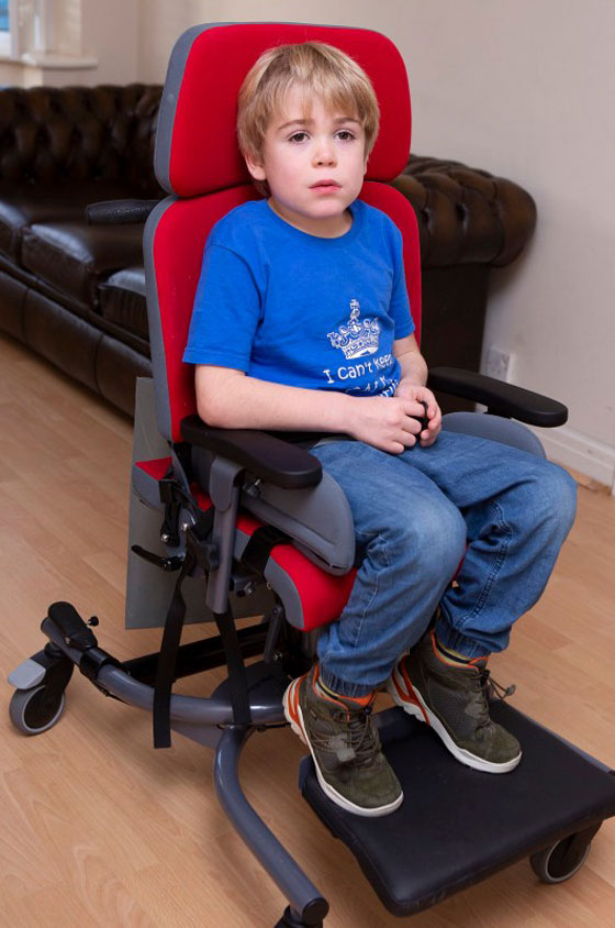 طفل مصاب بالخرف يتذكر والديه بفضل رقاقة في الدماغ صورة رقم 2