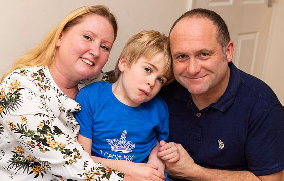 طفل مصاب بالخرف يتذكر والديه بفضل رقاقة في الدماغ صورة رقم 6