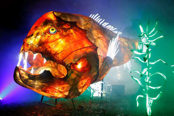 بالصور: مصابيح عملاقة على شكل حيوانات بحرية تتلألأ في باريس صورة رقم 7