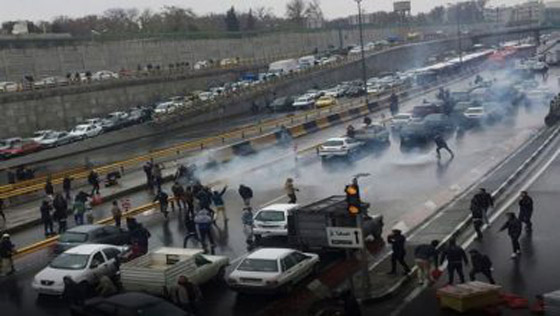 قتلى مظاهرات إيران بالعشرات.. وانتهاكات للقانون الدولي صورة رقم 4