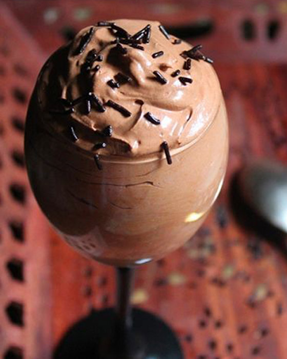 طريقة تحضير موس الشوكولاتة بدون بيض السهل والخفيف والشهي صورة رقم 5