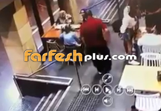 فيديو صادم: أسترالي عنصري ينهال بالضرب الوحشي على امرأة عربية محجبة! صورة رقم 1