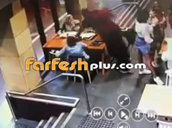 فيديو صادم: أسترالي عنصري ينهال بالضرب الوحشي على امرأة عربية محجبة! صورة رقم 2