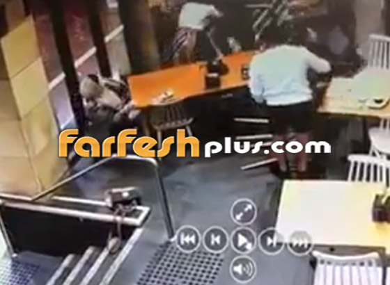 فيديو صادم: أسترالي عنصري ينهال بالضرب الوحشي على امرأة عربية محجبة! صورة رقم 7