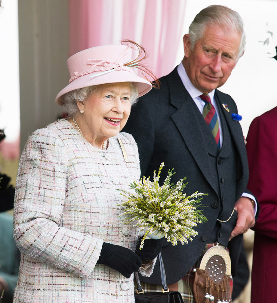 الملكة البريطانية إليزابيث تنفي شائعات تقاعدها: أنا باقية حتى الممات! صورة رقم 3