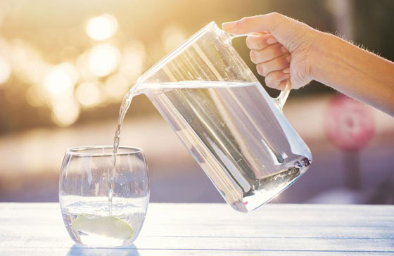 5 علامات على أنك تشرب ماء أكثر من اللازم صورة رقم 1