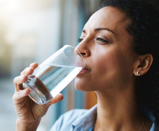 5 علامات على أنك تشرب ماء أكثر من اللازم صورة رقم 5