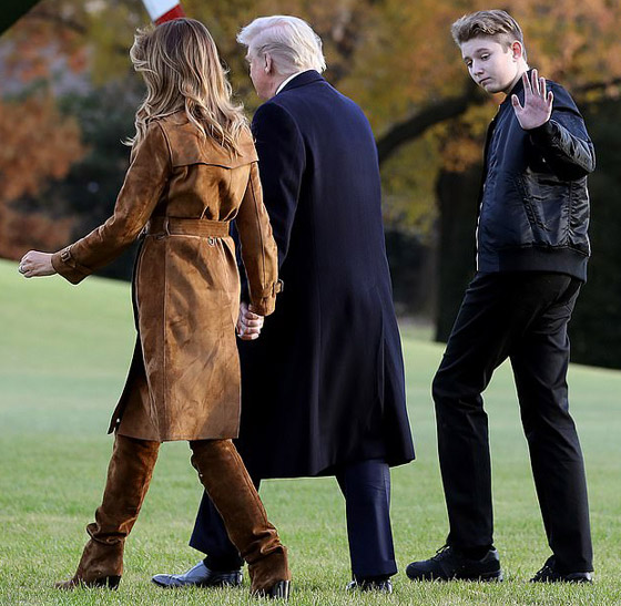 أصغر أبناء الرئيس ترامب يثير ضجة واسعة بعد ظهوره إلى جانب والديه! صورة رقم 8