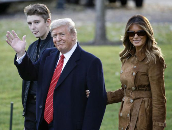 أصغر أبناء الرئيس ترامب يثير ضجة واسعة بعد ظهوره إلى جانب والديه! صورة رقم 17