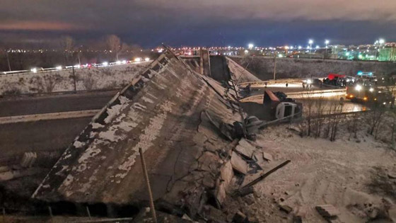 سائق شاحنة ثقيلة يكسر القواعد ويهدم جسرا في روسيا! صورة رقم 7