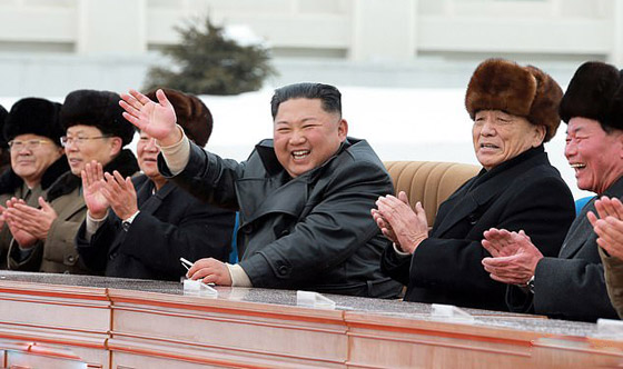 زعيم كوريا الشمالية يفتتح (المدينة الاشتراكية الفاضلة) الجديدة صورة رقم 3