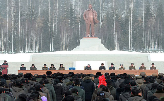 زعيم كوريا الشمالية يفتتح (المدينة الاشتراكية الفاضلة) الجديدة صورة رقم 5