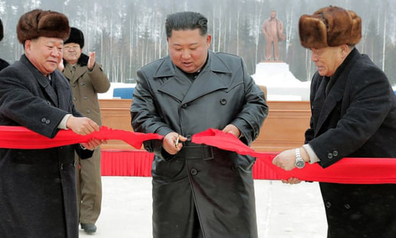 زعيم كوريا الشمالية يفتتح (المدينة الاشتراكية الفاضلة) الجديدة صورة رقم 8
