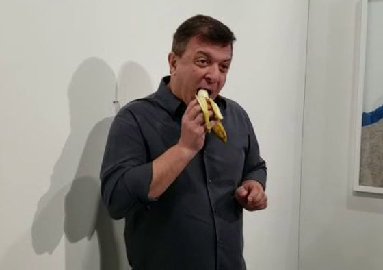 بالفيديو: رجل يأكل (موزة الحائط) التي بيعت بـ120 ألف دولار! صورة رقم 3