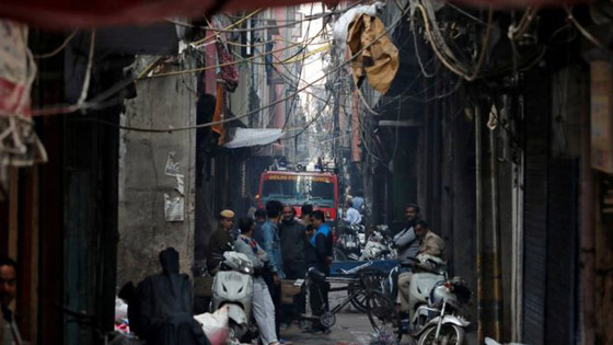 حريق مصنع في نيودلهي الهندية يودي بحياة العشرات! فيديو صورة رقم 1