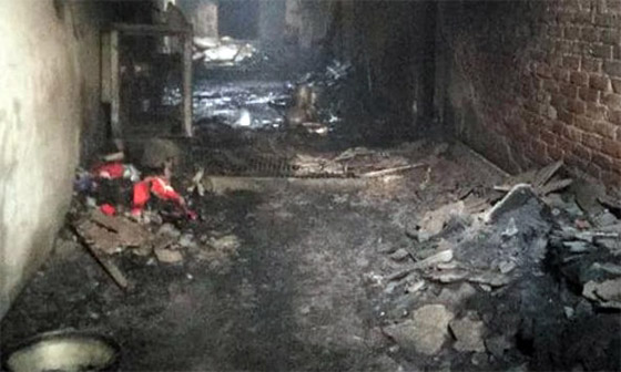 حريق مصنع في نيودلهي الهندية يودي بحياة العشرات! فيديو صورة رقم 4