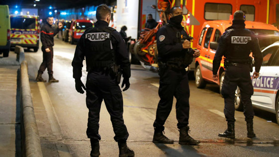 فرنسا.. مقتل رجل هدد أفراد الشرطة بسكين صورة رقم 1
