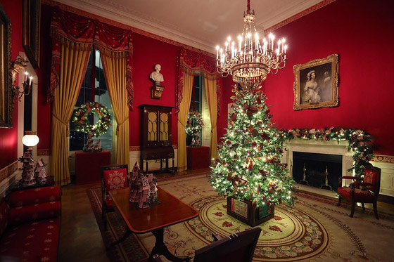 سيدة أمريكا الأولى تحطم الرقم القياسي لأكثر عدد أشجار عيد الميلاد! صورة رقم 16
