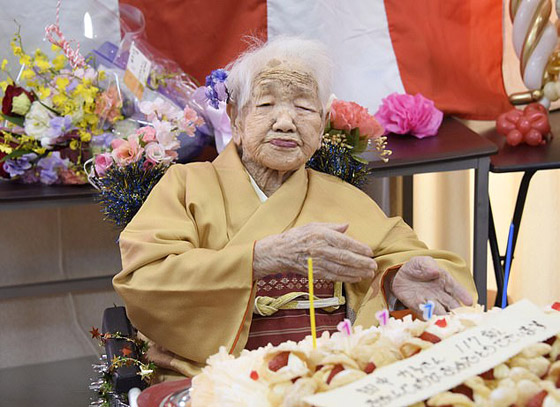 يابانية تحتفظ برقمها القياسي كأكبر معمرة بالعالم وتحتفل بعيد ميلادها الـ117! صورة رقم 3