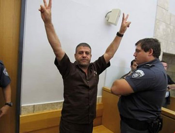 إسرائيل تفرج عن سجينين أحدهما 