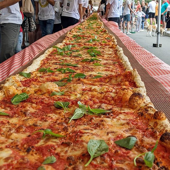 بيتزا ضخمة بطول 103 أمتار في حملة لمكافحة حرائق أستراليا! صورة رقم 4