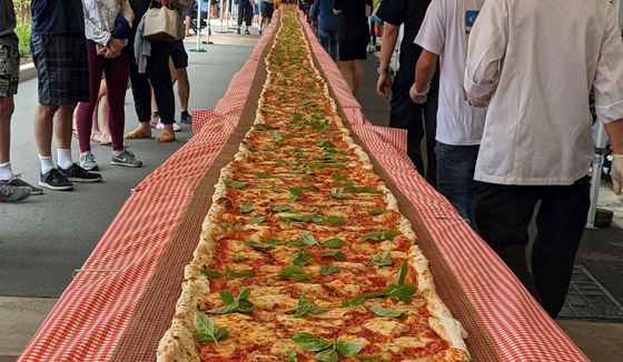 بيتزا ضخمة بطول 103 أمتار في حملة لمكافحة حرائق أستراليا! صورة رقم 5