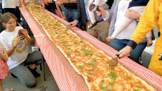 بيتزا ضخمة بطول 103 أمتار في حملة لمكافحة حرائق أستراليا! صورة رقم 8