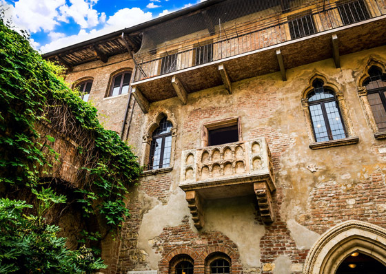 فرصة العمر بعيد الحب.. لم لا تعش قصة روميو وجولييت بهذا المنزل بإيطاليا؟ صورة رقم 6