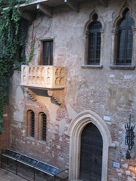 فرصة العمر بعيد الحب.. لم لا تعش قصة روميو وجولييت بهذا المنزل بإيطاليا؟ صورة رقم 9