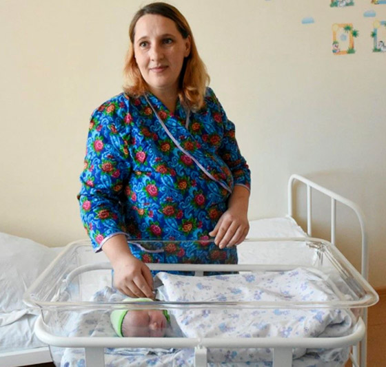 روسية لم تكن تعرف أنها حامل تنجب طفلة (معجزة) نمت خارج الرحم! صورة رقم 4