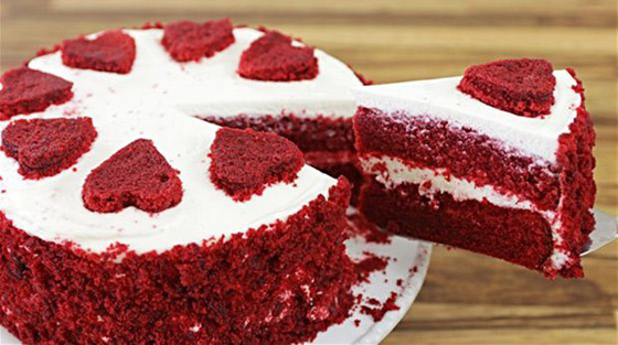 كعكة عيد الحب المخملية الحمراء بطريقة سهلة وسريعة التحضير صورة رقم 2