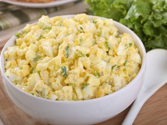 طريقة تحضير سلطة البيض المسلوق لوجبة إفطار صحية ولذيذة صورة رقم 9