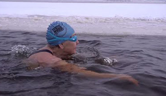 فيديو وصور: روسية عمرها 83 عاما تفوز ببطولة العالم فى السباحة! صورة رقم 8