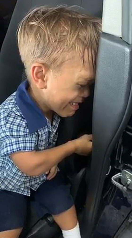 فيديو يدمي القلب: طفل يبكي ويرغب في الانتحار بسبب التنمر على مظهره! صورة رقم 1