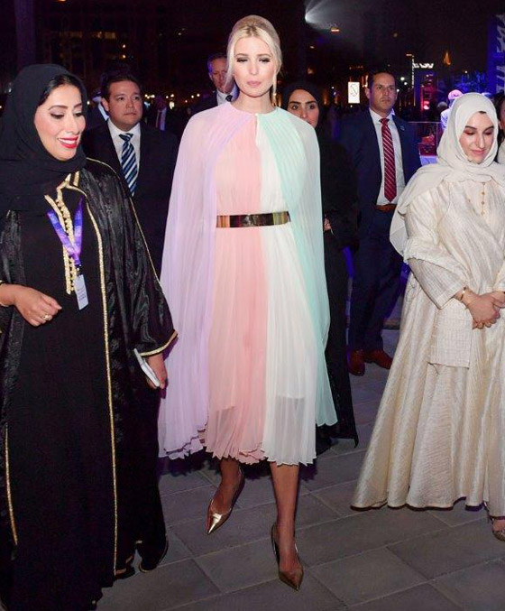 إيفانكا ترامب تخطف الأنظار في الإمارات بـ3 إطلالات مميزة ومحتشمة صورة رقم 15