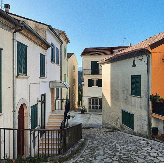 بعد عروض بيع منازل خالية مقابل يورو واحد.. بلدة إيطالية تقدم عرضا مختلفا صورة رقم 10
