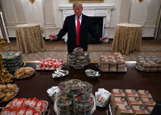 بالصور الرئيس دونالد ترامب يعشق الأطعمة السريعة: البيتزا البرجر والتاكو صورة رقم 10