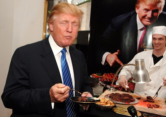 بالصور الرئيس دونالد ترامب يعشق الأطعمة السريعة: البيتزا البرجر والتاكو صورة رقم 8