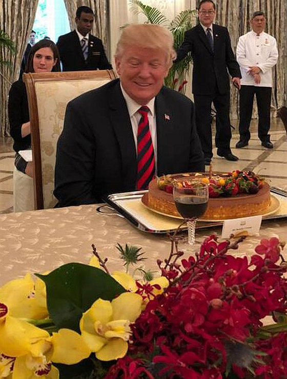 بالصور الرئيس دونالد ترامب يعشق الأطعمة السريعة: البيتزا البرجر والتاكو صورة رقم 15