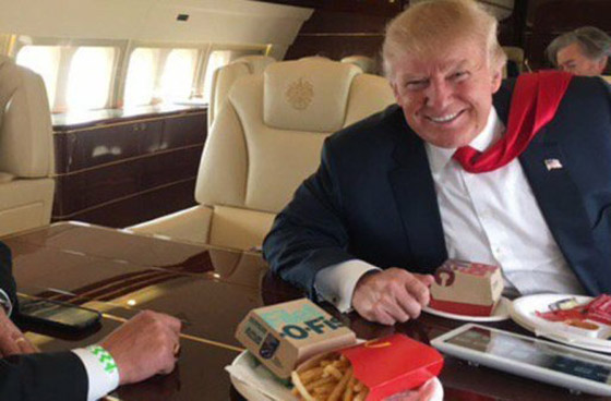 بالصور الرئيس دونالد ترامب يعشق الأطعمة السريعة: البيتزا البرجر والتاكو صورة رقم 19
