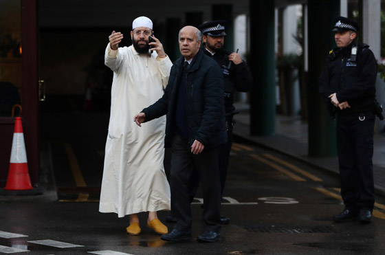 حادث طعن في ميشيغان الامريكية قبل قليل وطعن مؤذن في مسجد لندن  صورة رقم 12